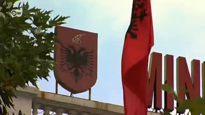 Debate en Albania por el monumento a Enver Hoxha