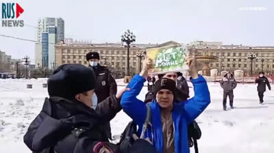 2000 detenidos por manifestarse en contra de la guerra en Rusia