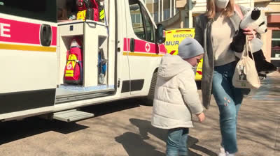 Niños ucranianos con cáncer llegan a Francia